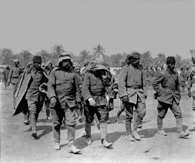 Türkische Kriegsgefangene, gefangen bei Shaiba, 13. April 1915 von English Photographer